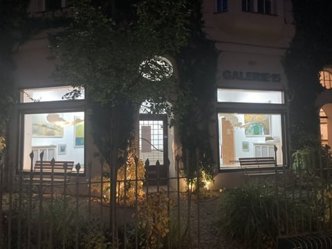 GALERIE 15 in the evening